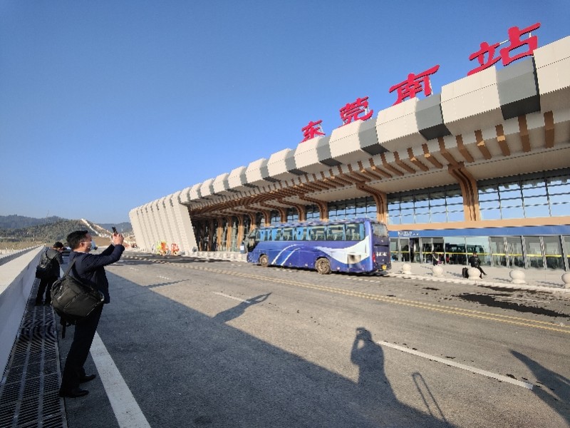 深圳湾口岸深圳站包车接送